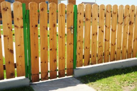 These D-I-Y Fence Painting Tips Make Good Sense